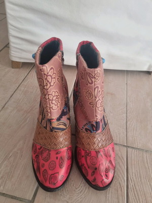 Ankle boots like new, colorful, handmade, size 40