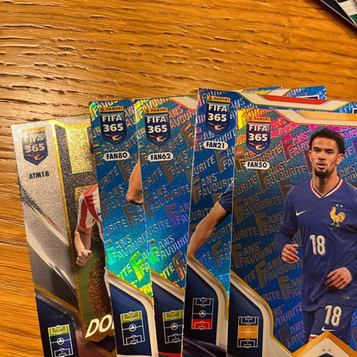 Panini 365 2026 cards like new, pack of 28, blue red fans fav, dominator, badge