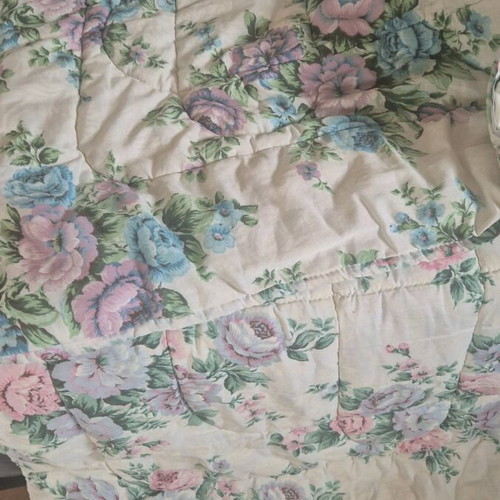Luxury single quilt used with 2 pillowcases, floral print