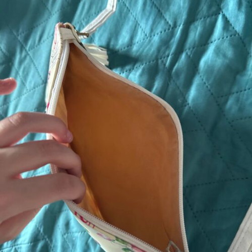 Children's crossbody bag with Eiffel Tower design like new, beige