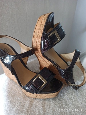 Brown leather platform sandals like new with gold buckle