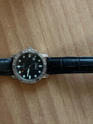 Titan Fastrack men's quartz watch like new, black, 100m water resistant