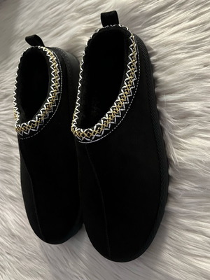 Women's black slippers new, closed design, comfortable