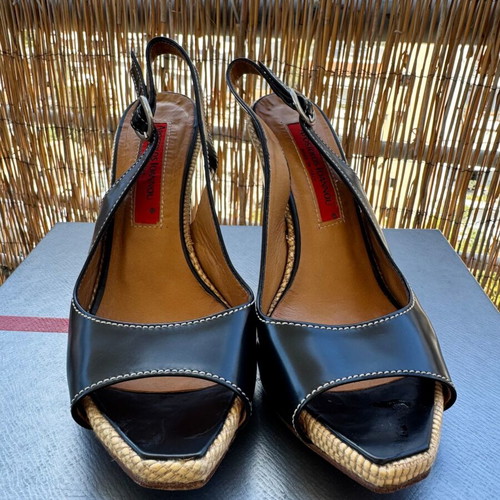 Heeled sandals new, black leather, size 37