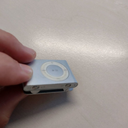 iPod shuffle used, no cable, unknown working condition