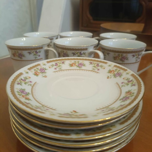 Set of 6 cups with saucers used