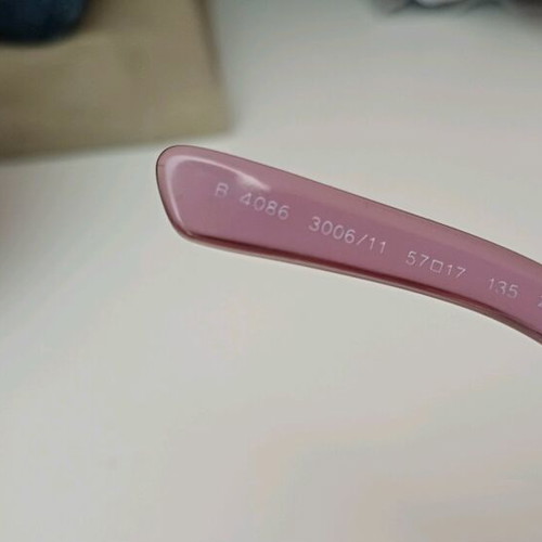 Burberry purple sunglasses like new in excellent condition