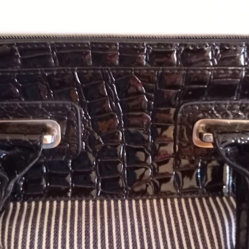 Skondras women's shoulder and hand bag like new, quirky design