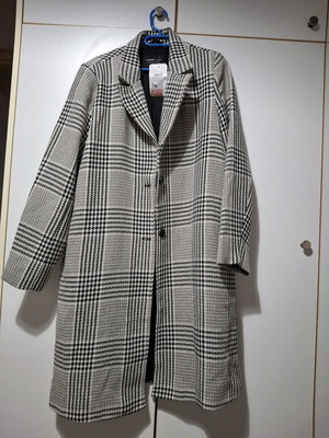 Women's black and white coat new, size XL