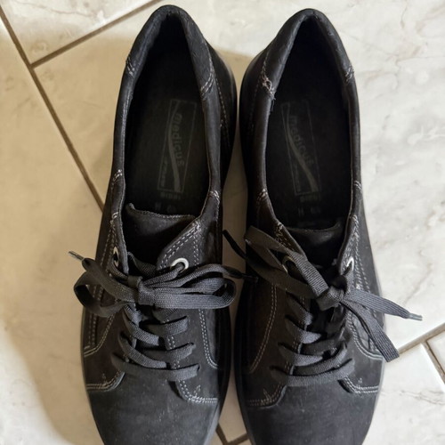 Women's black leather suede athletic shoes like new size 40