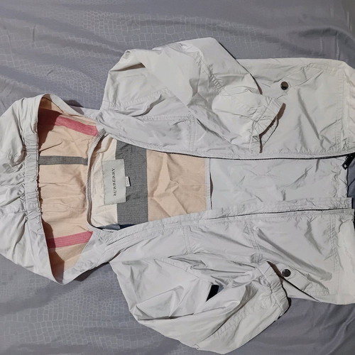 Burberry spring jacket like new unisex 3 years old