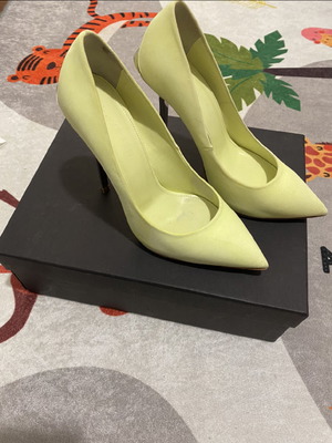 Dukas pumps like new, size 37, yellow with original box