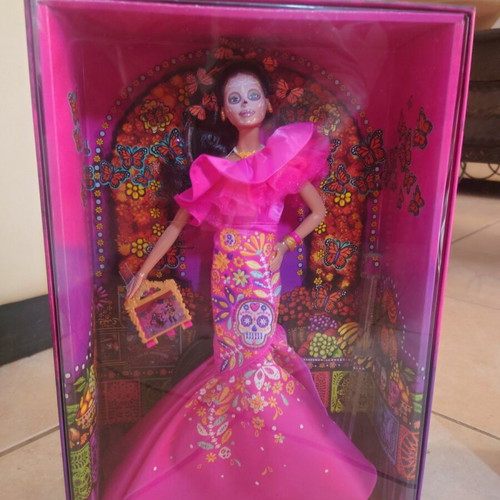 Barbie Dia De Muertos doll new with certificate of authenticity
