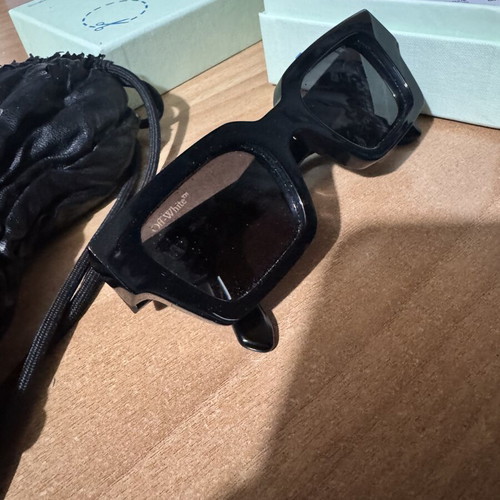 Off White sunglasses, black, authentic with box and tags