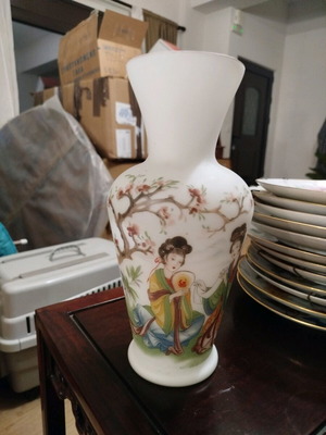 Chinese style vase matte glass like new