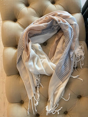 Scarf like new, 61x1.70cm, white and grey