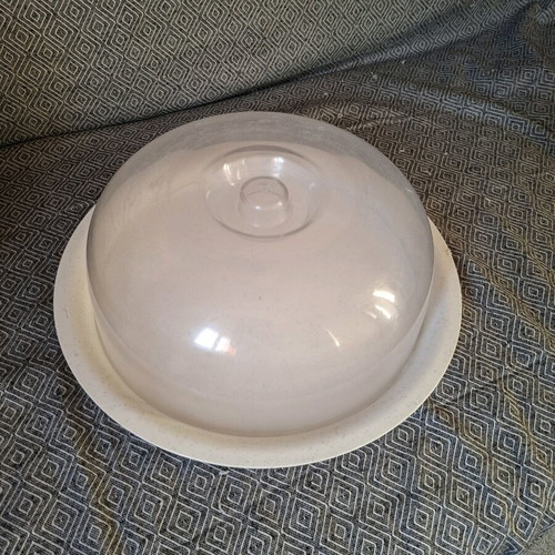 Plastic cake carrier used, base diameter 34cm