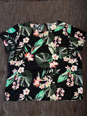 Black floral blouse with tropical print, like new, size XL