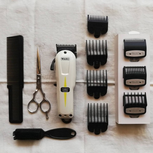 Wahl professional hair clipper like new with accessories