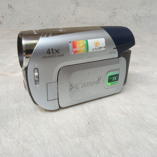 Canon MD 215 Mini DV video camera used, non-functional for parts