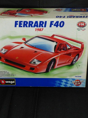 Ferrari F40 1987 Burago metal kit 1/24 scale used in original box