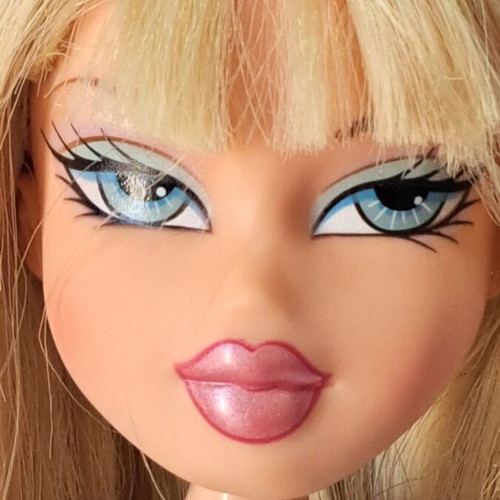 Bratz Play Sportz Teamz Cloe doll with poseable body and flaws