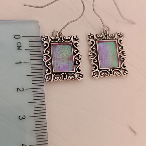 Earrings handmade from scratch with iridescent purple-turquoise cadrakia, silver hooks