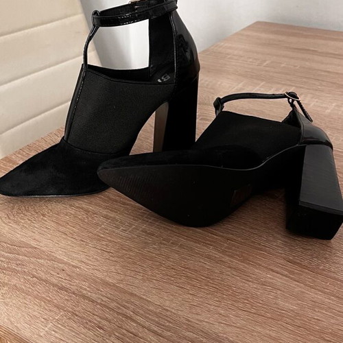 Bibi Lou black sandals like new, size 35