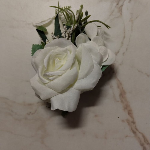 Flower pin new, white