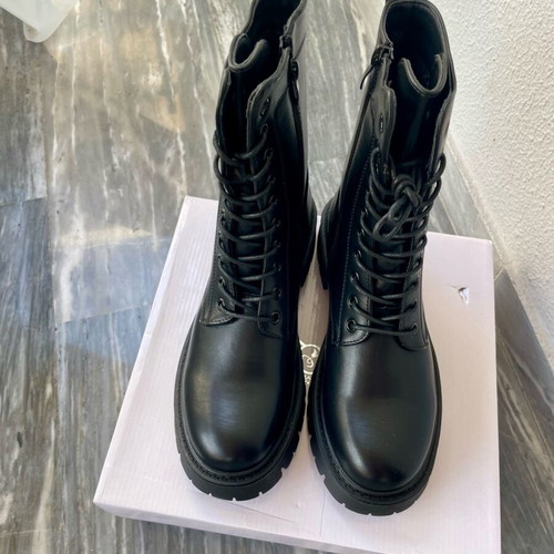 Women’s black new boots size 39 with laces and zipper