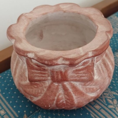 Terracotta flowerpots like new, handmade with embossed bow