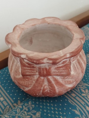 Terracotta flowerpots like new, handmade with embossed bow