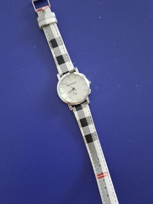 Burberry unisex watch classic used with strap