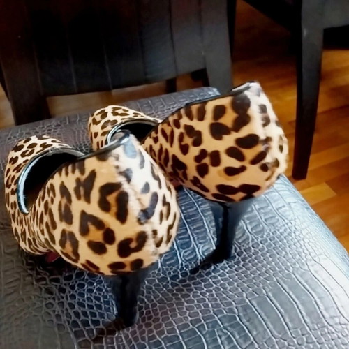 Paris Hilton Tyra Leopard Pony Hair High Heels Size 39 Like New