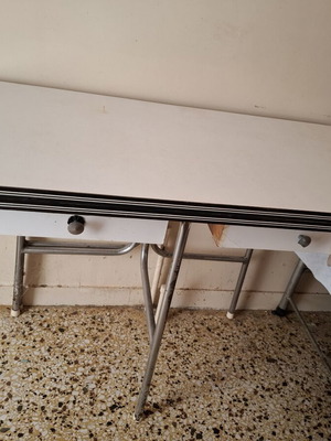 Πτυσσόμενο τραπέζι μεταχειρισμένο με 2 λειτουργικά συρτάρια, για 8 άτομα
