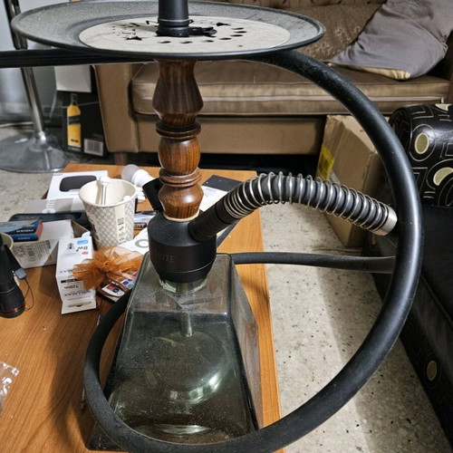 Amy deluxe hookah like new without glass