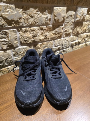 Αθλητικά παπούτσια Nike Revolution 8 σαν καινούργια, νούμερο 44, μαύρα