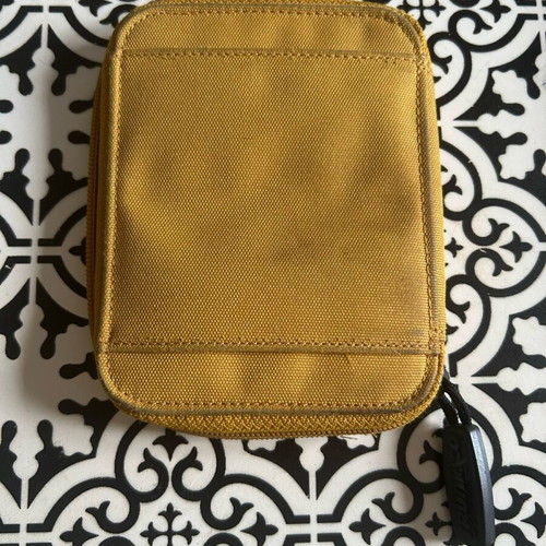 Samsonite wallet used, yellow with zipper closure