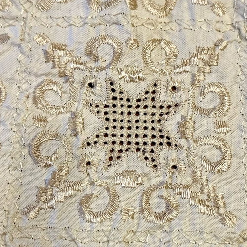 Vintage set of 4 ivory ecru doilies like new