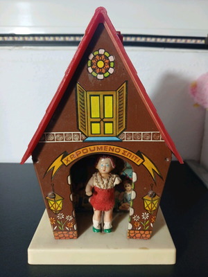 Collectible retro music box "Happy House" used