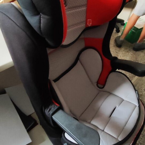 Fischer Price car seat used for child with car belt fastening