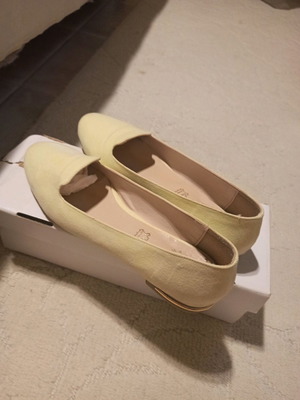 Suede moccasins like new, size 38, yellow