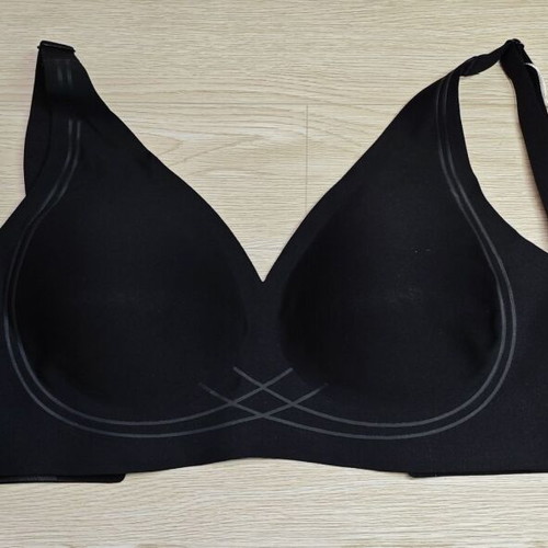 Seamless bras with molded cups new, pack of 4, black and beige