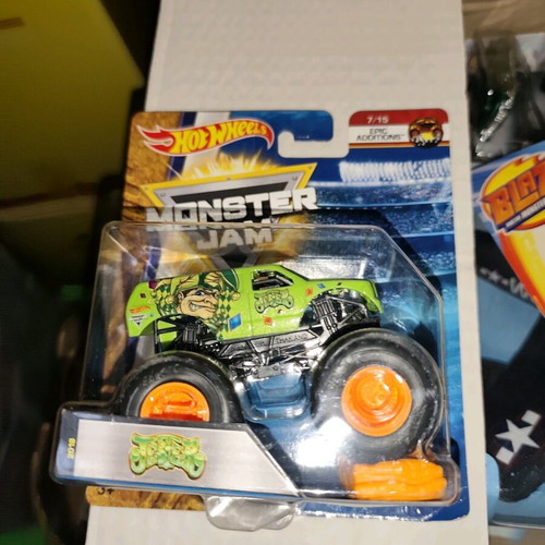 Hot Wheels Monster Jam Jester with obstacle car new condition