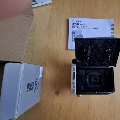 Fujifilm Instax Mini 70 Moon White instant camera