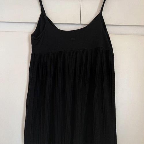 BSB black sleeveless blouse like new, wide at bottom