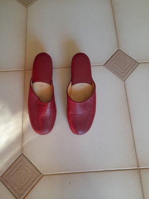 Leather slippers like new, burgundy size 37