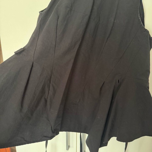Sleeveless shirt tied black size S used