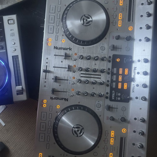 Numark 4TRAK DJ controller new with jog wheels
