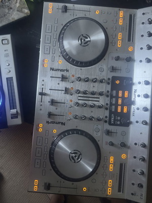 Numark 4TRAK DJ controller new with jog wheels